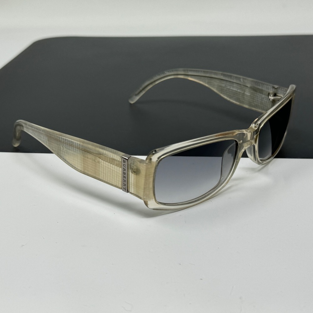 Vintage Burberry by safilo Sunglasses b8489/S BXVLE scratches on lenses